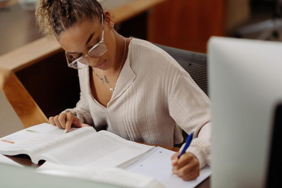 a journalism student studies for an exam